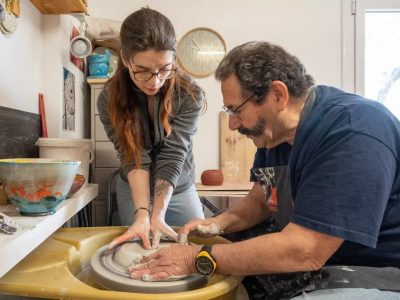 Stagiaire pendant la formation céramique et poterie dans le Var à Toulon