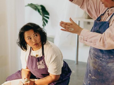 Stagiaire pendant la formation céramique à Sète dans l'Hérault