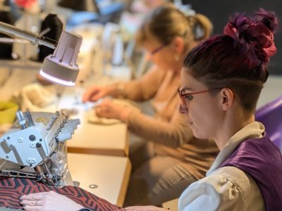 Stagiaires pendant la formation couture, mode et vêtement à Montpellier