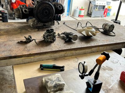 Stagiaire pendant la formation mécanique automobile à Cavaillon vers Aix-en-Provence