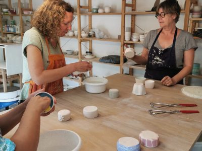 Stagiaires pendant la formation céramique vers Nantes en bord de Loire