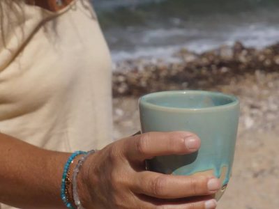 Tasse dans le Var par Aurore pendant la formation céramique à Toulon