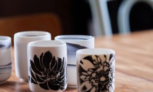 tasses pendant la formation poterie vers Nantes