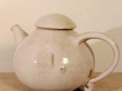 Théière pendant la formation poterie et céramique à dans l'Aude dans le Languedoc
