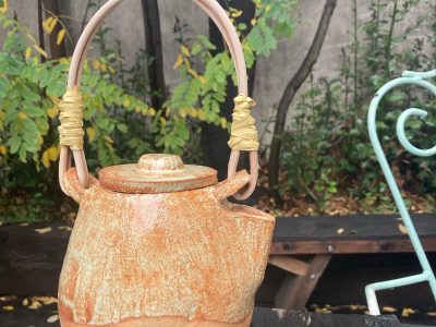 Théière faite par un élève de l'atelier - formation céramique et poterie à Marseille