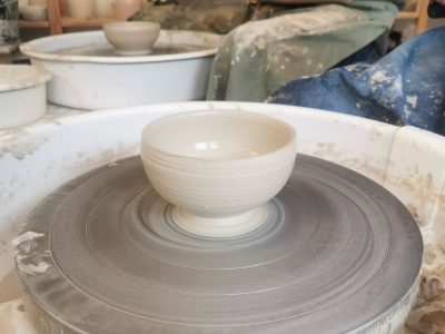 Tournage céramique pendant la formation vers Nantes dans les pays de la Loire