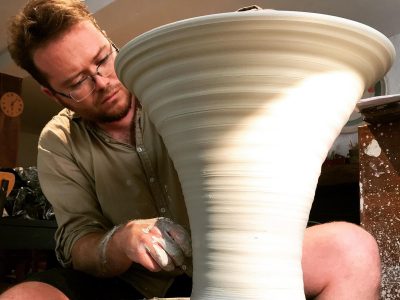 Tournage céramique pendant la formation à Giroussens dans le Tarn