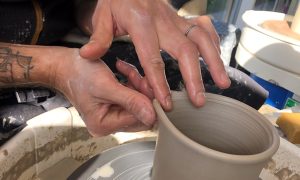 Tournage céramique pendant la formation vers Lannemezan dans les Hautes Pyrénées