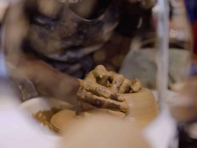 tournage-formation-cours-ceramique-potier-lille-nord-clemence-depoortere