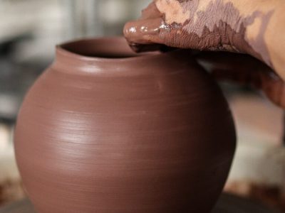 Tournage céramique pendant la formation à Saint Etienne en Loire