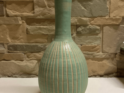 Vase pendant la formation céramique avec une céramiste vers Périgueux