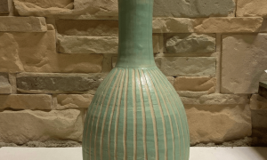 Vase pendant la formation céramique avec une céramiste vers Périgueux