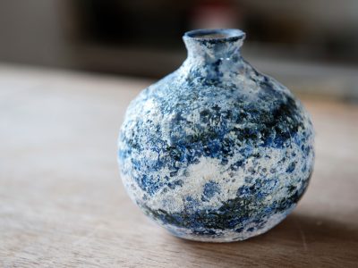 Vase pendant la formation céramique en Charente