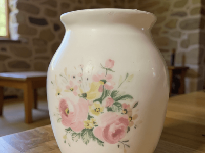 Vase pendant la formation poterie avec un potier en Dordogne