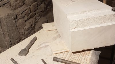 Outils pour le stage avec un tailleur de taille de pierre en Aveyron
