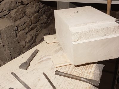 Outils pour le stage avec un tailleur de taille de pierre en Aveyron