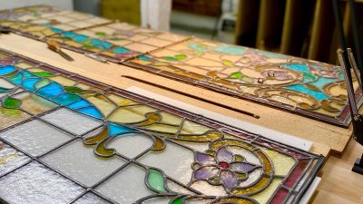 Vitrail en cours pendant la formation vitrailliste vers Toulouse