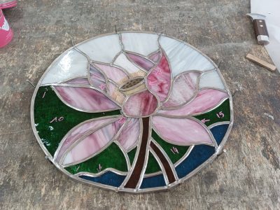 Vitrail et fleurs au cours de la formation ou le stage vitrailliste proche de Toulouse à Castres dans le Tarn