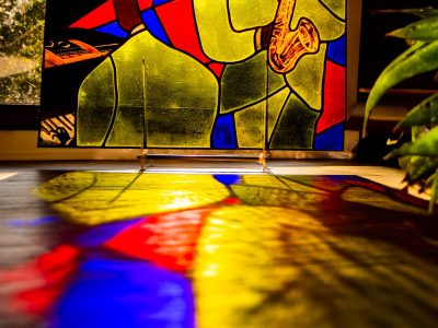 Magnifique vitrail pendant la formation vitrailliste dans le Gers en Occitanie