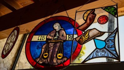 La balance et macédoine stage de vitrail Tiffany et plomb