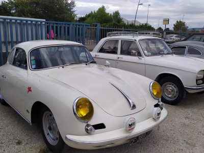 Voitures anciennes pendant la formation mécanicien auto en Provence Alpes Cotes d'Azur