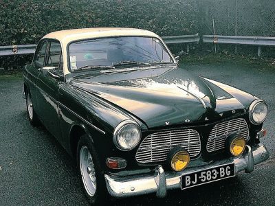 Voiture d'époque pendant la formation mécanique automobile à Paris