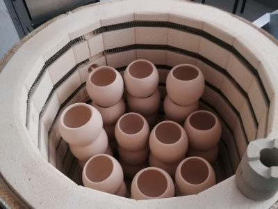 Pièces dans le four formation tournage en Céramique à Saint Etienne
