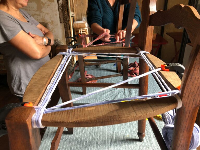 Stage rempaillage de chaises en torons de tissus