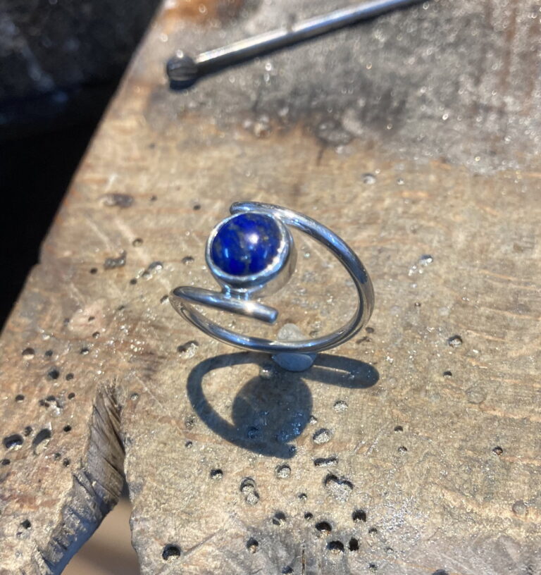 Stage chez un bijoutier à Montpellier : créez vos bijoux en argent