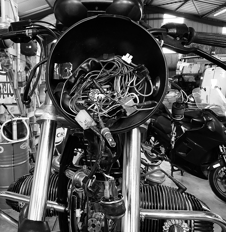 Stage sur l'électricité d'une moto